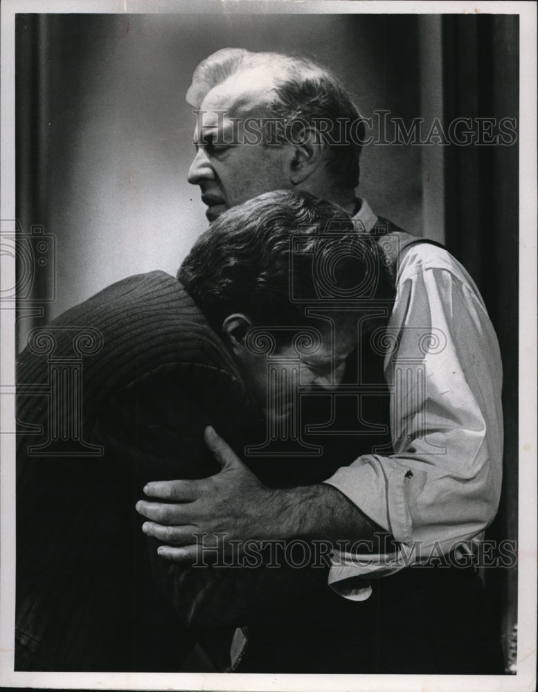 1973 Press Photo George Segal &amp; Lee J Cobb in Death of a Salesman - Historic Images