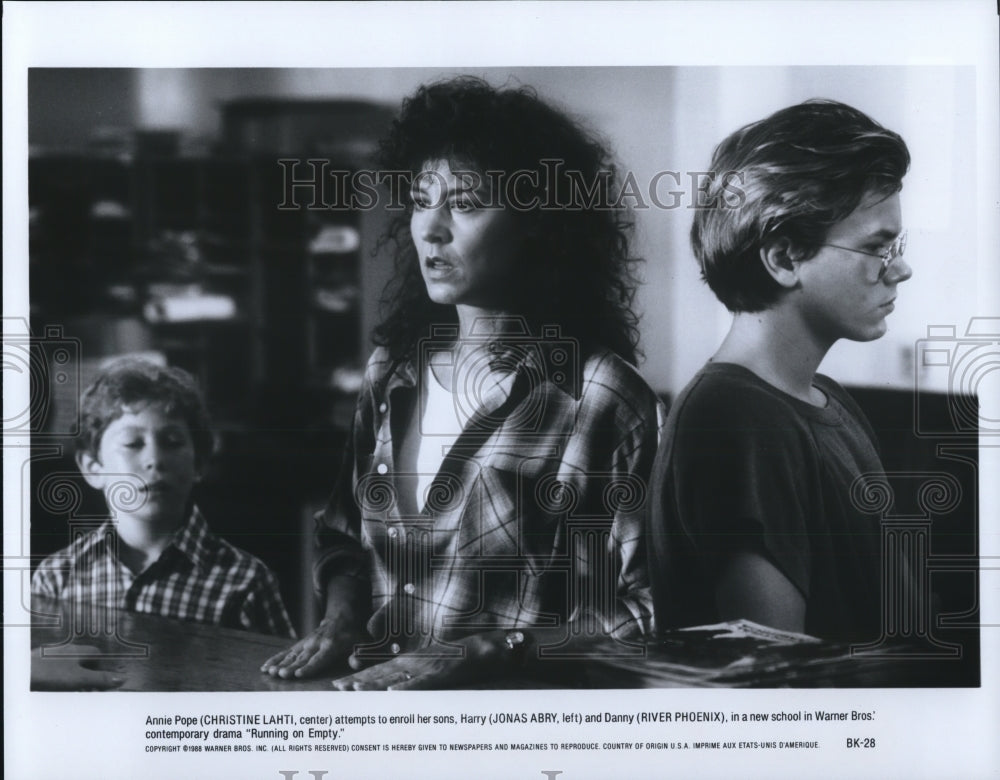 1988 Press Photo Christine Lahti, River Phoenix &amp; Jonas Abry in Running on Empty - Historic Images