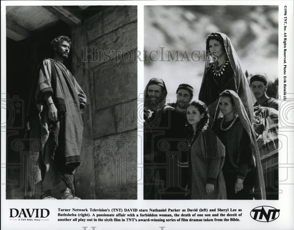 1996, Nathaniel Parker & Sheryl Lee in David - cvp40473 - Historic Images
