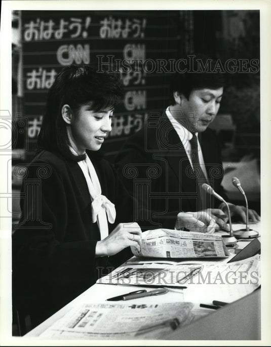1985 Press Photo Minami Watanabe and Shinji Samejima anchors on Good Morning CNN - Historic Images