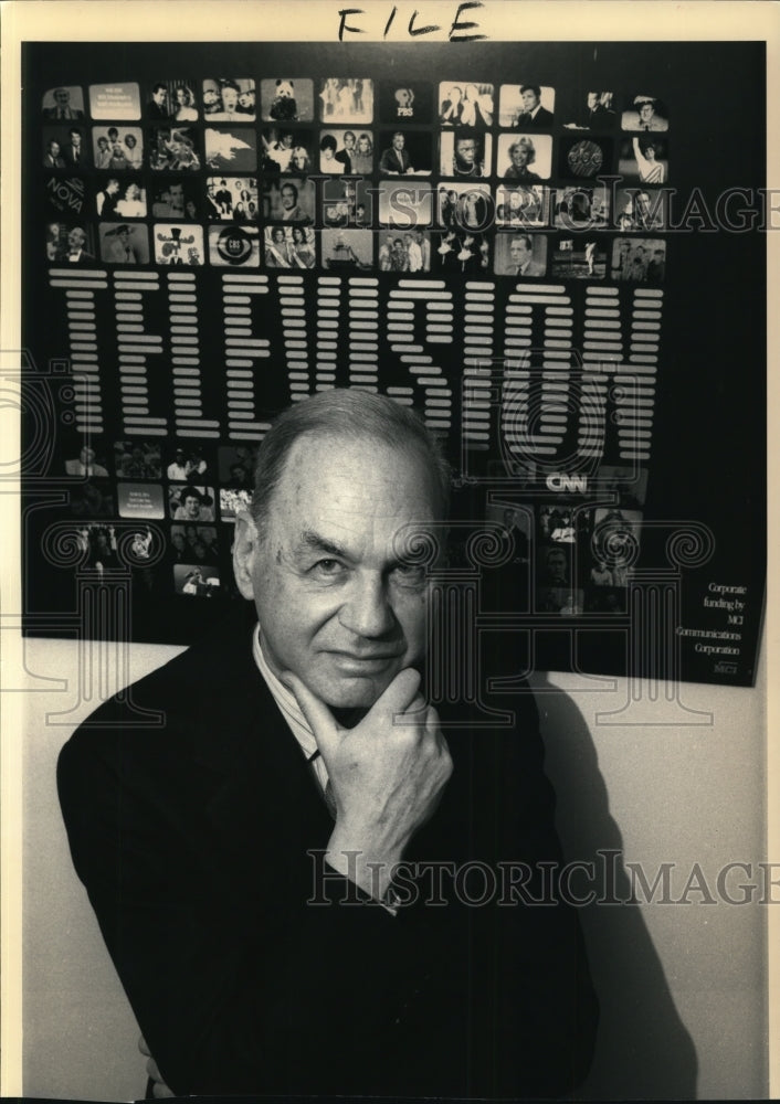 1987 Press Photo Edwin Newman narrator of Television 8 part mini-series - Historic Images