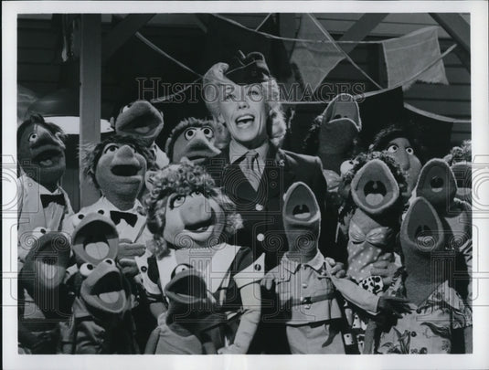1981 Press Photo Lily Tmlin & The Muppets in The Muppets Go to The Movies- Historic Images