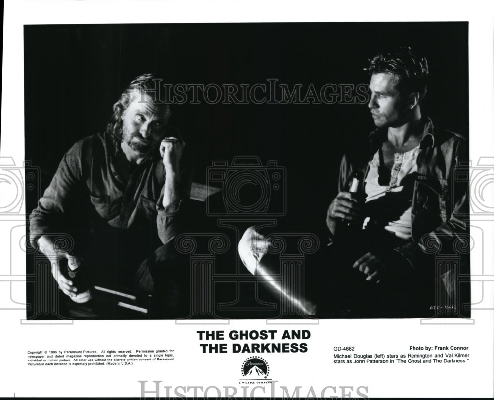 1995, Michael Douglas Val Kilmer in The Ghost The Darkness - Historic Images
