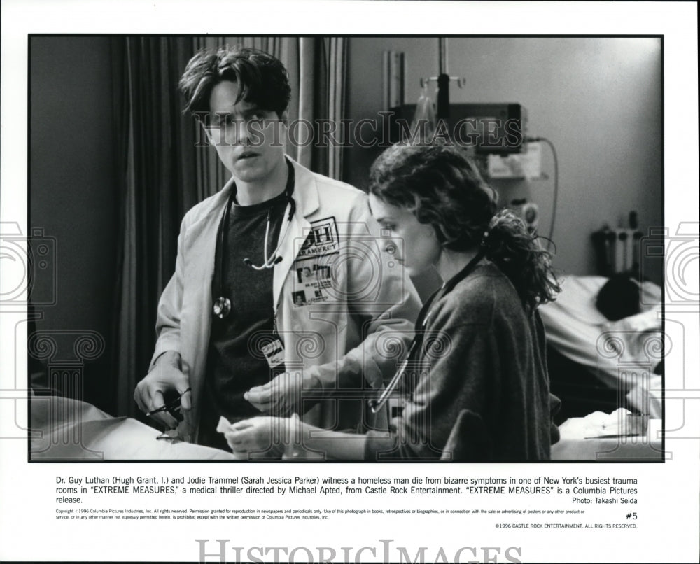 1996, Hugh Grant Sarah Jessica Parker star in Extreme Measures - Historic Images