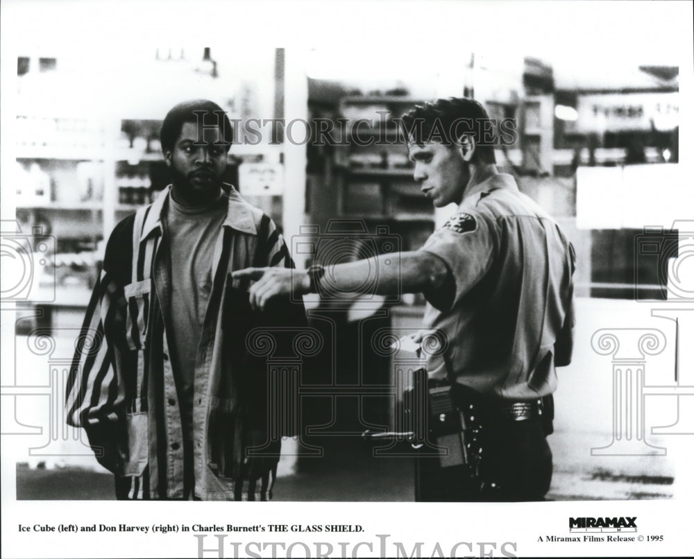 1995, Ice Cube and Don Harvey star in The Glass Shield - cvp42704 - Historic Images