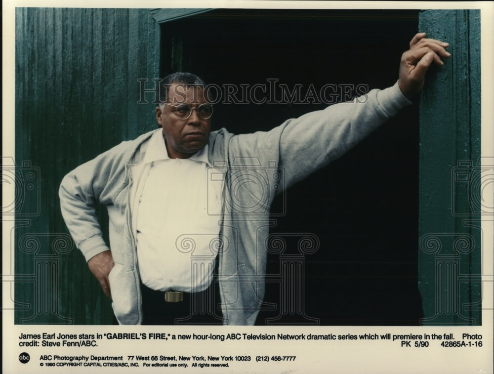 1990 Press Photo James Earl Jones on Gabriel&#39;s Fire - cvp43796 - Historic Images