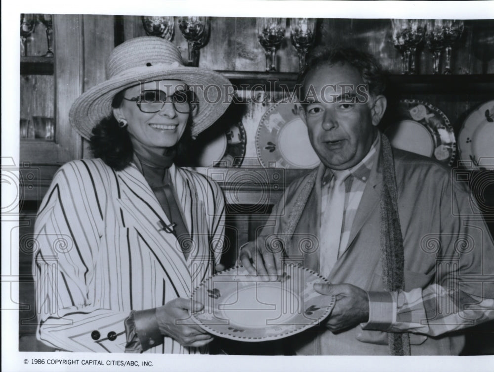 1986, Sophia Loren &amp; Robin Leach in Fame, Fortune &amp; Romance - Historic Images