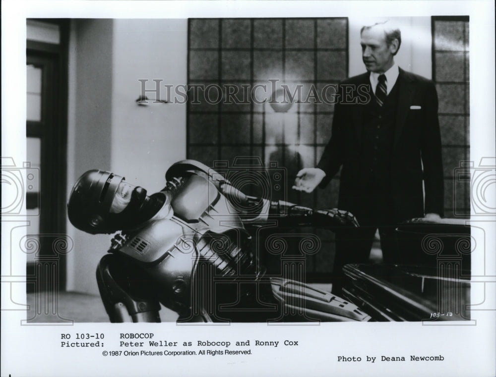 1988 Press Photo Robocop Peter Weller And ROnny Cox In Roboco - cvp43882- Historic Images