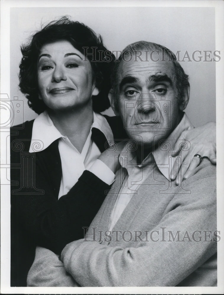 1977 Abe Vigoda and Florence Stanley star on Fish TV show - Historic Images