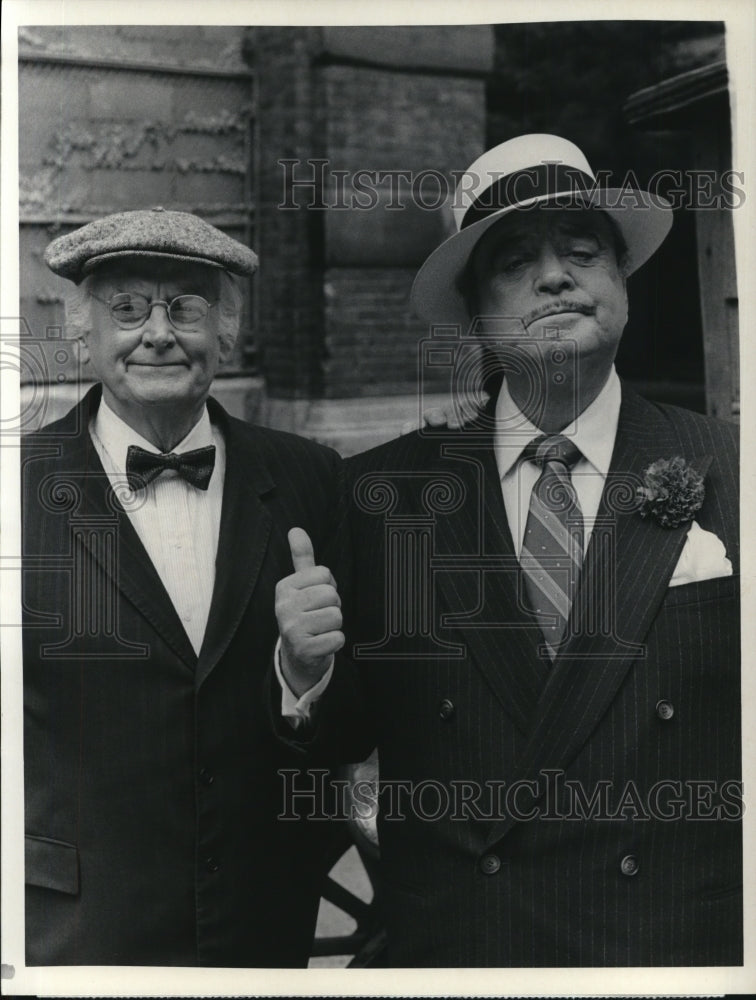 1985 Press Photo Art Carney and Jackie Gleason in &quot;Izzy and Moe&quot; - cvp44345- Historic Images