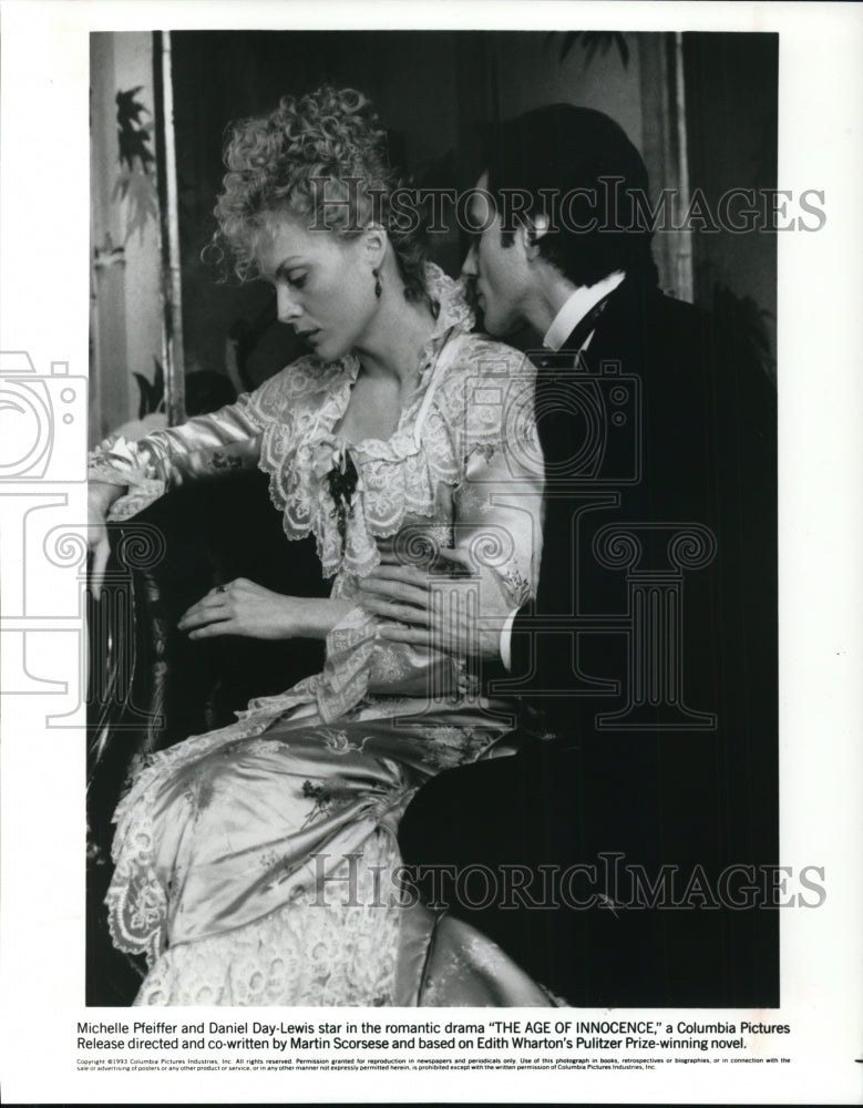 1994 Press Photo Michelle Pfieffer & Daniel Day Lewis The Age of Innocence - Historic Images