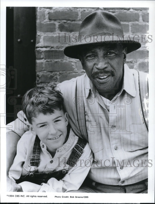 1994 Press Photo Louis Gossett Jr Joe Mazzello A Father For Charlie - cvp44501 - Historic Images