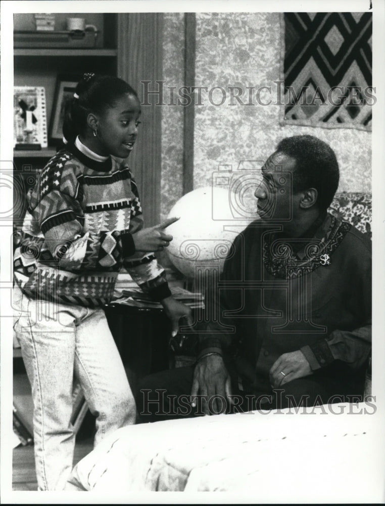 1990 Press Photo Keshia Knight Pulliam Bill Cosby star on The Cosby Show - Historic Images