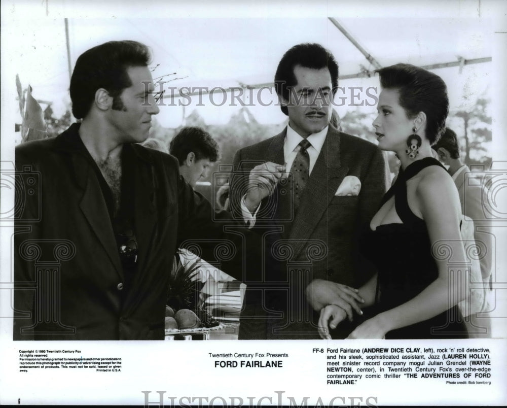 1990 Press Photo Andrew Dice Clay Lauren Holly Wayne Newton in Ford Fairlane - Historic Images