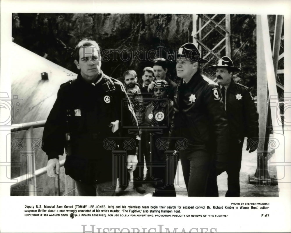 1993, Tommy Lee Jones as U.S. Marshall Sam Gerard in The Fugitive - Historic Images