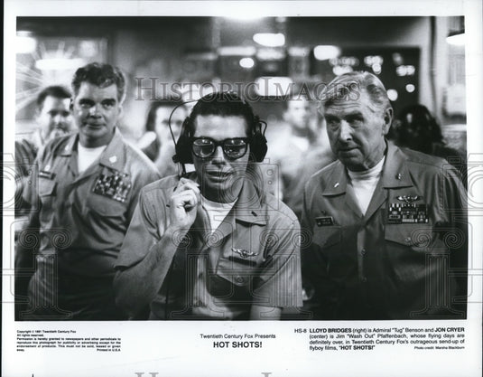 1991 Press Photo LLoyd Bridges and John Cryer star in Hot Shots - cvp46372 - Historic Images
