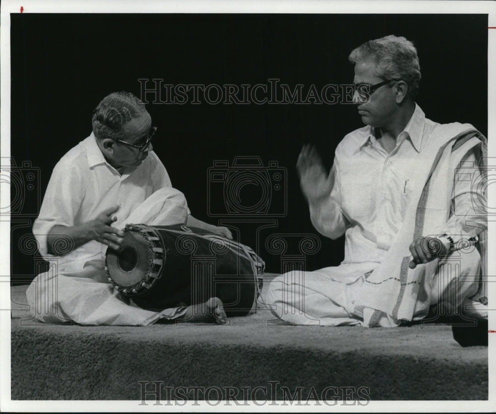 1979 Press Photo Ramnad V. Raghavan Mridangam and R.R. Subrahmanyam - cvp46570 - Historic Images