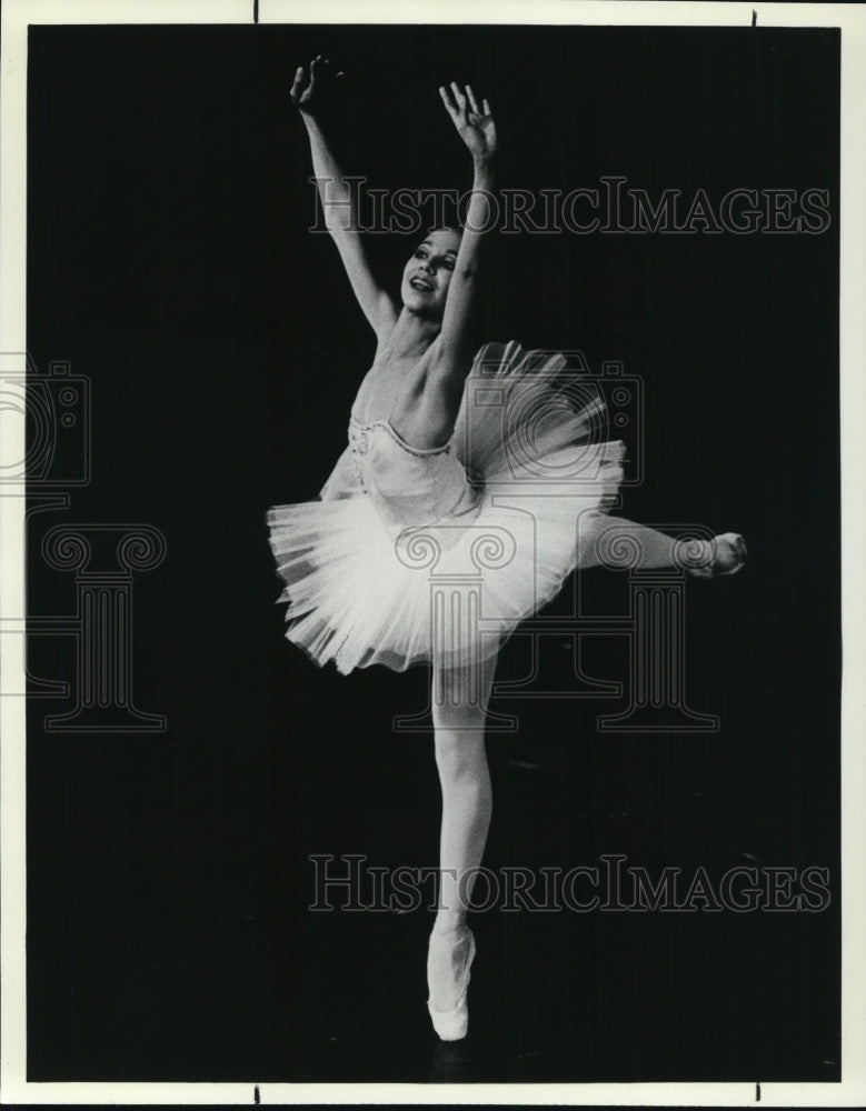 1982 Press Photo Gretchen Newburger USA Junior Women&#39;s Bronze Medalist Ballet- Historic Images