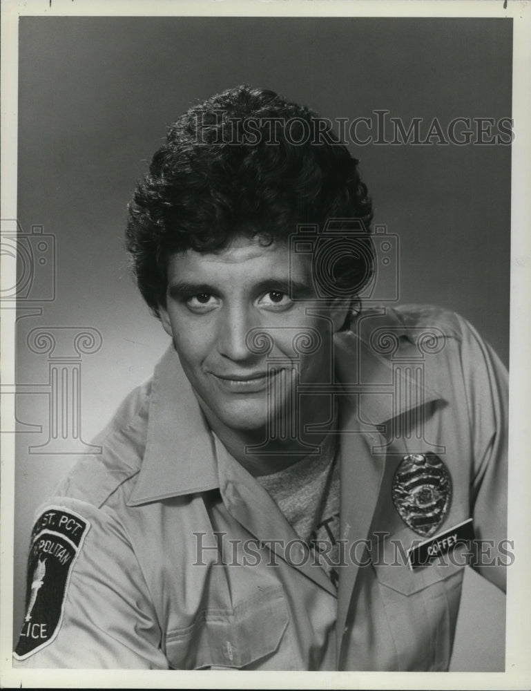 1981 Ed Marinaro stars in Hill Street Blues police drama TV show - Historic Images
