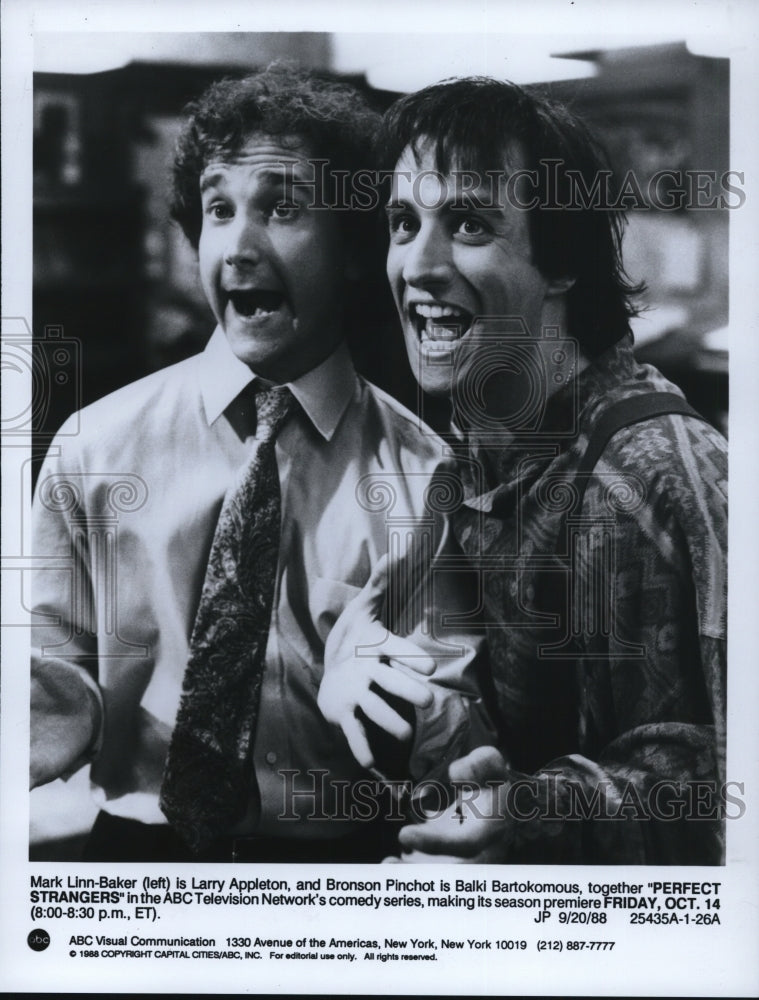 1988 Press Photo Mark Linn-Baker and Bronson Pinchot star in Perfect Strangers- Historic Images