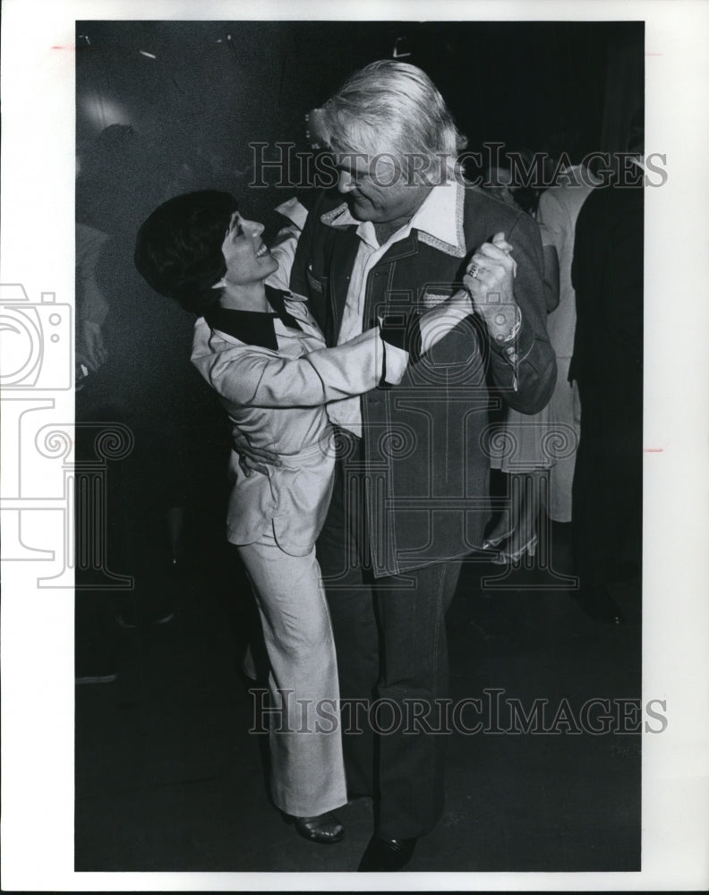 Undated Press Photo Charlie Rich Singer with Betty Ford Press Secretary at Party - Historic Images