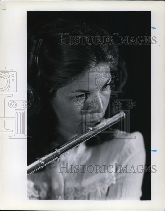 1980 Carol Riggs Flutist - Historic Images
