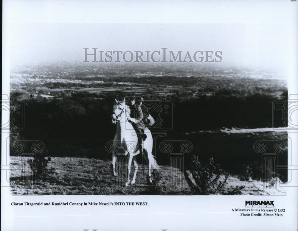 1994 Press Photo Ciaran Fitzgerald and Ruaidhri star in Into the West movie film - Historic Images