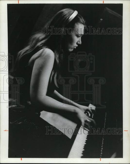 1976 Viktoria Postnikova - Historic Images
