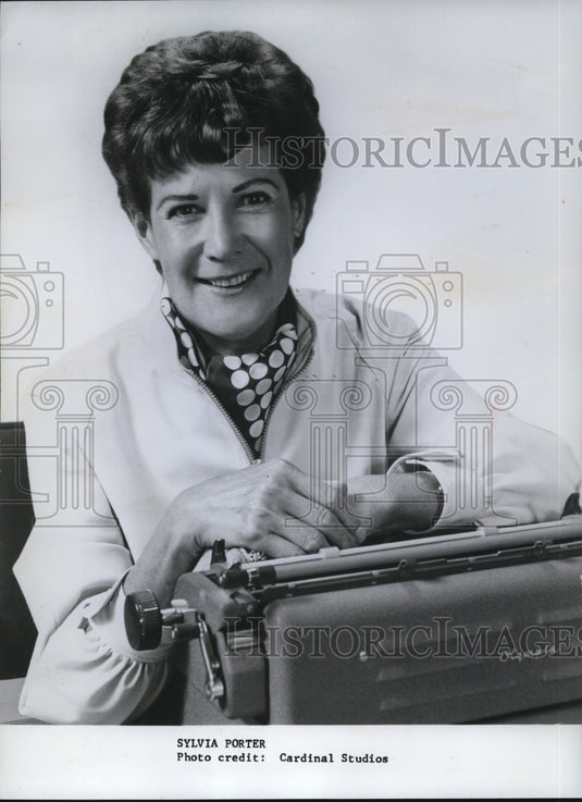 1975 Press Photo Author Sylvia Porter-Historic Images