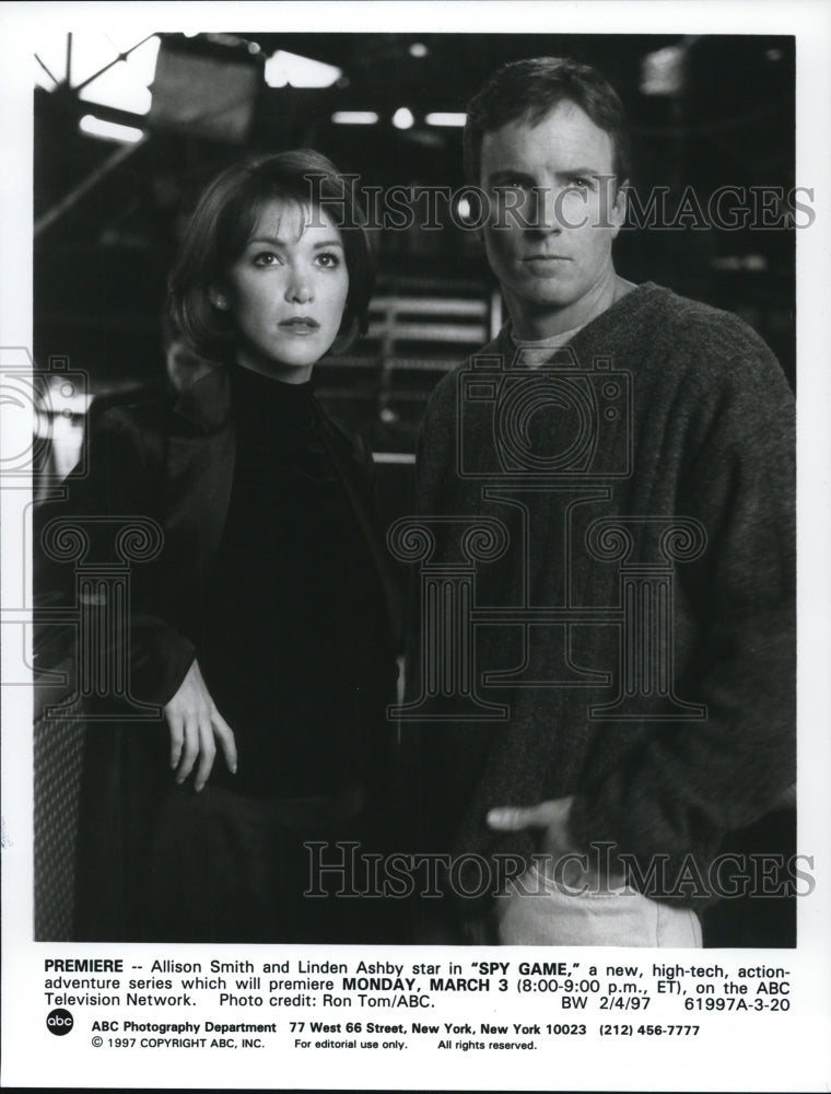 1997 Press Photo Allison Smith and Linden Ashby star in Spy Game - cvp48294 - Historic Images