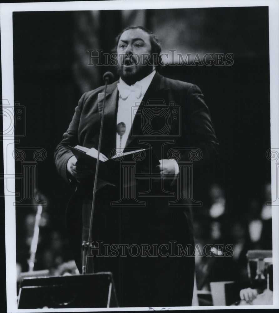 1993 Press Photo Pavarotti in Central park - cvp49224 - Historic Images