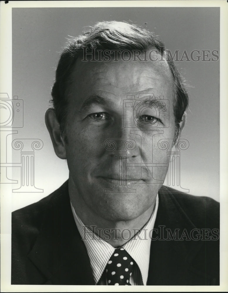 1986, Roger Mudd host NBC Nightly News - cvp49311 - Historic Images