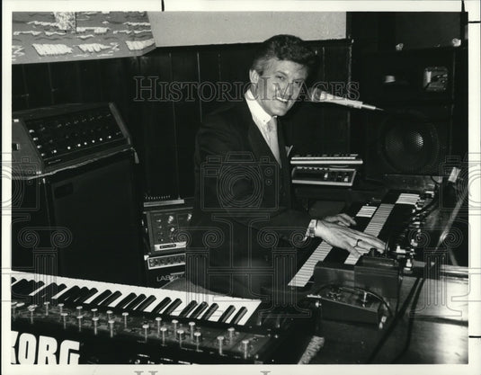 Undated Press Photo Ed Matzger Singer - cvp49627 - Historic Images
