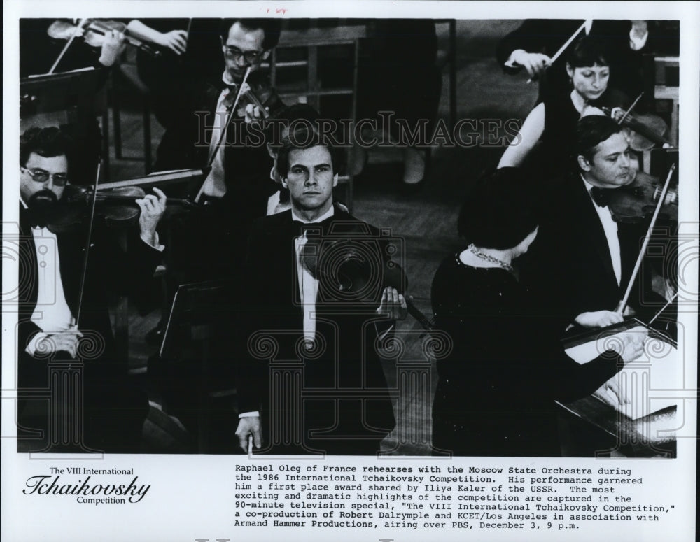1986 Raphael Oleg Violinist - Historic Images