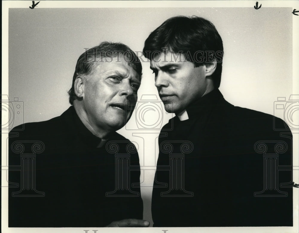 1985 Press Photo Richard Oberlin &amp; Bill Grady in Mass Appeal - cvp50126- Historic Images