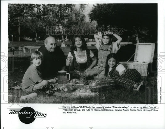 Undated, Lindsay Felton & Kelly Vint in Thunder Alley - cvp50654 - Historic Images