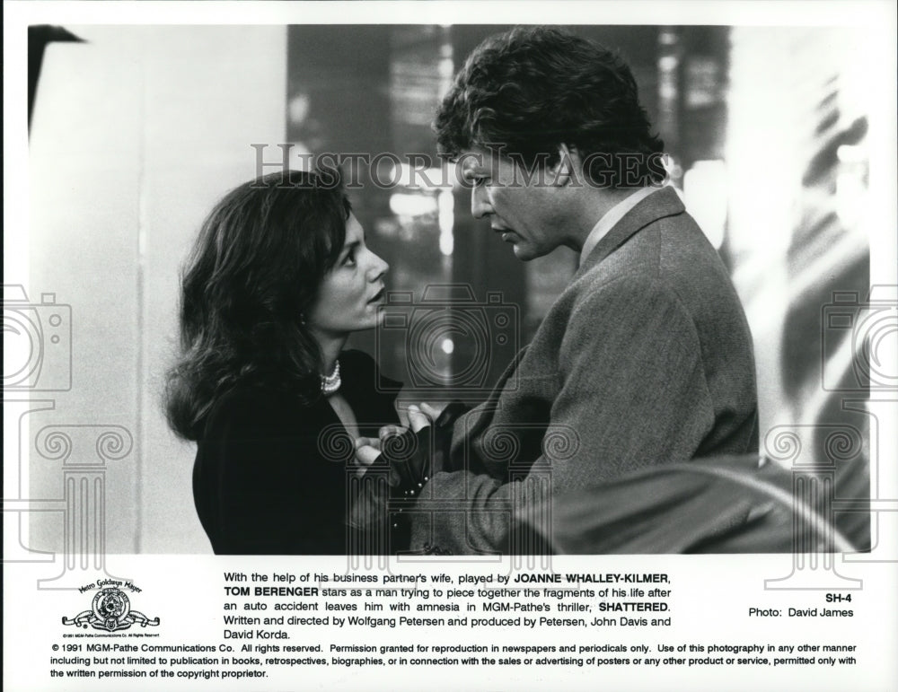 1991 Tom Berenger & Joanne Whalley-Kilmer in Shattered - Historic Images