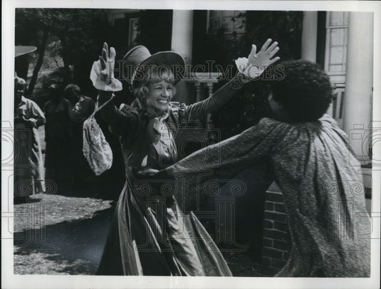 1977 TV Program Roots  - Historic Images