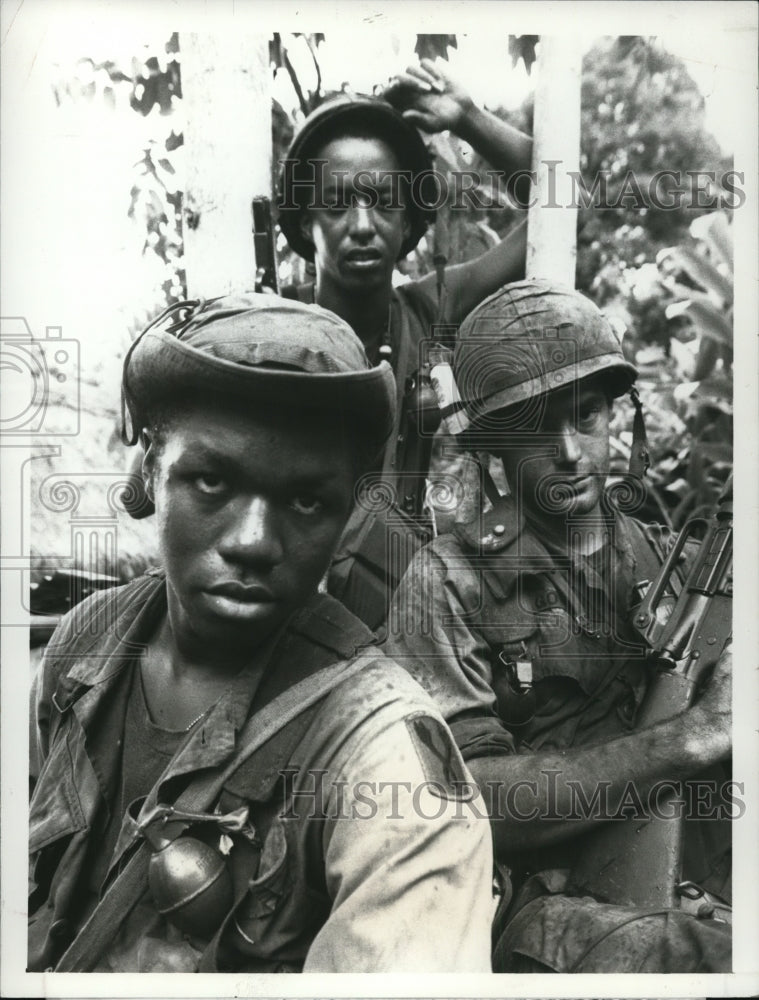 1987 Press Photo Stan Fosteer Miguel Nunez and Stephen Caffrey in Tour of Duty- Historic Images