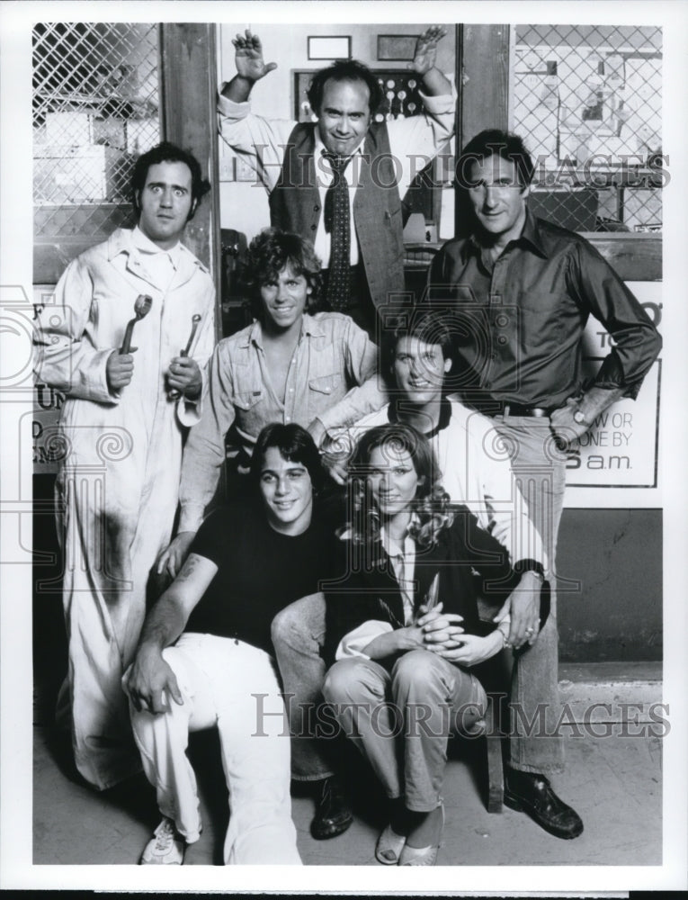 Undated Danny DeVito Judd Hirsch Randall Carver Marilu Henner in Taxi - Historic Images