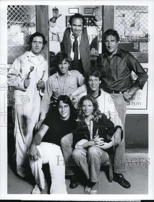 Undated Danny DeVito Judd Hirsch Randall Carver Marilu Henner in Taxi - Historic Images