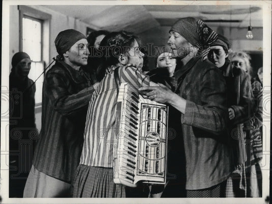 1980 Press Photo Vanessa Redgrave Christine Baranski in Playing for Time- Historic Images