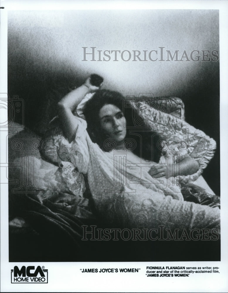 1986 Fionnula Flanagan stars in James Joyce's Women - Historic Images
