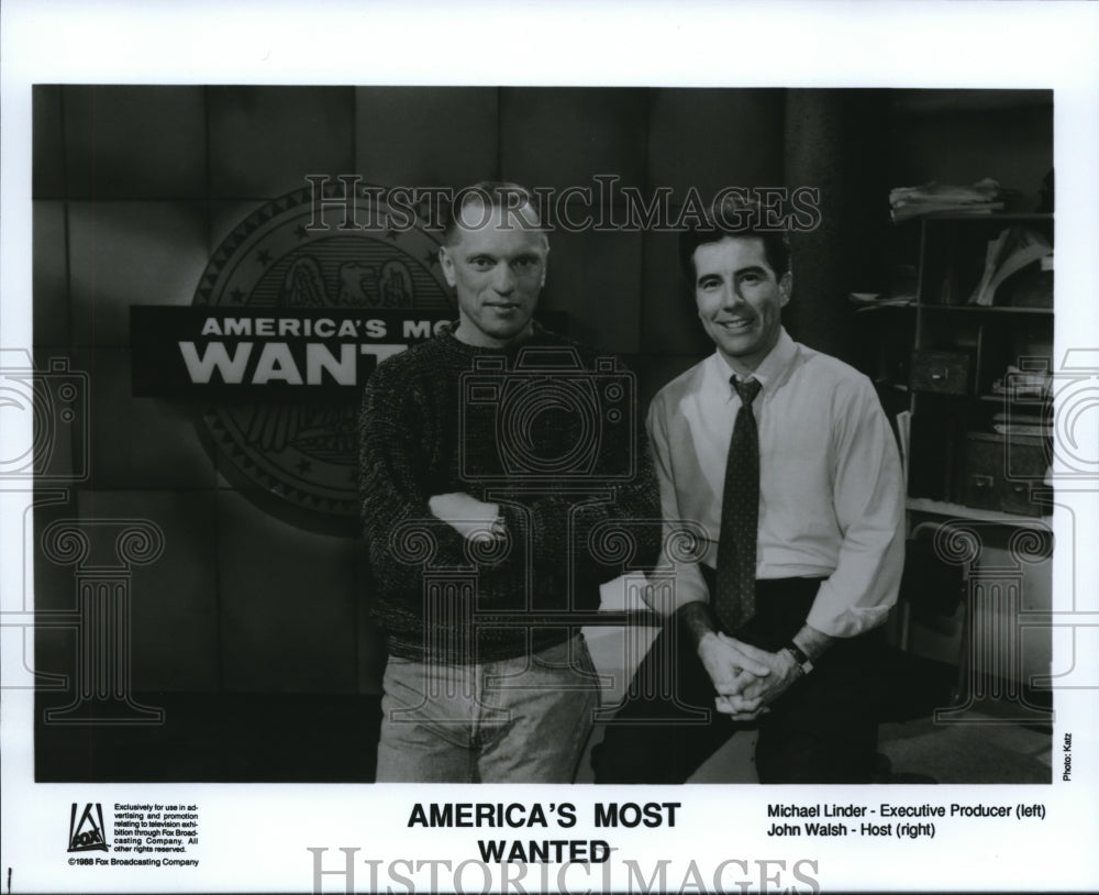1988 Press Photo Producer Micahel Linder &amp; John Walsh in America&#39;s Most Wanted- Historic Images