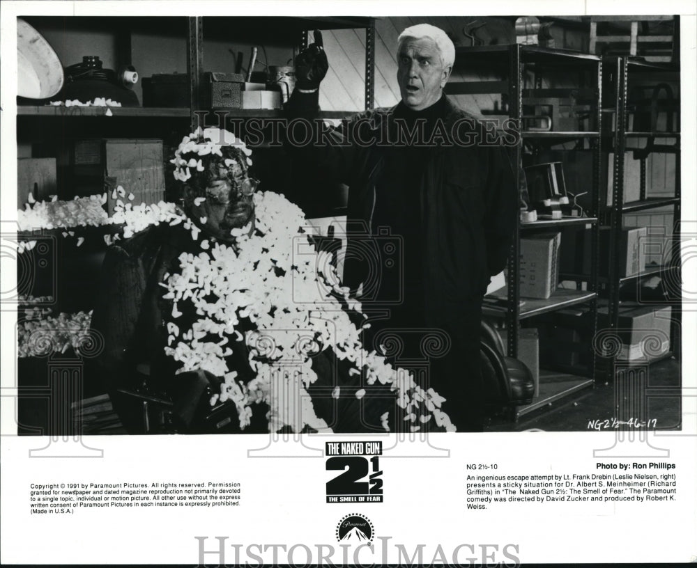 1991, The Naked Gun 2 1/2 Leslie Nielson Richard Griffiths - Historic Images