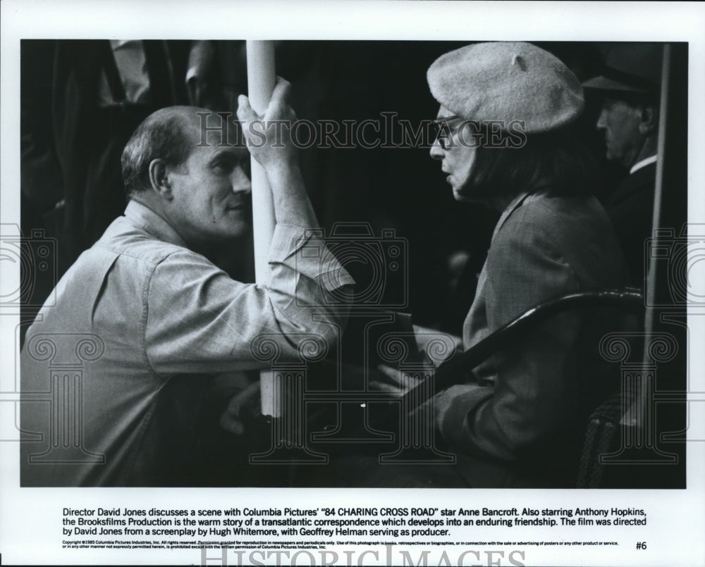 1987 Press Photo David Jones and Anne Bancroft on set of 84 Charing Cross Road- Historic Images
