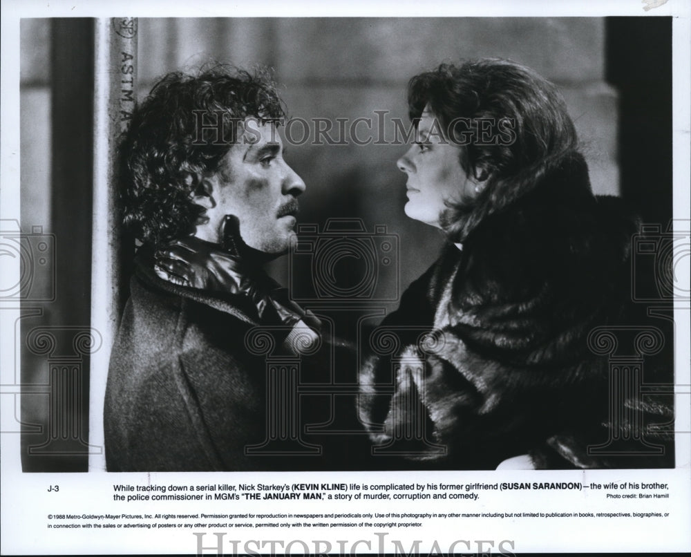 1989 Kevin Kline and Susan Sarandon star in The January Man - Historic Images