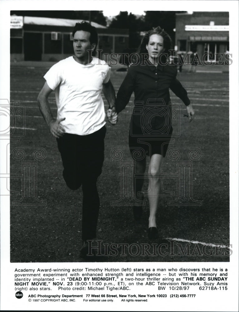 1997, Suzy Amis and Timothy Hutton "Dead By Midnight" - Historic Images