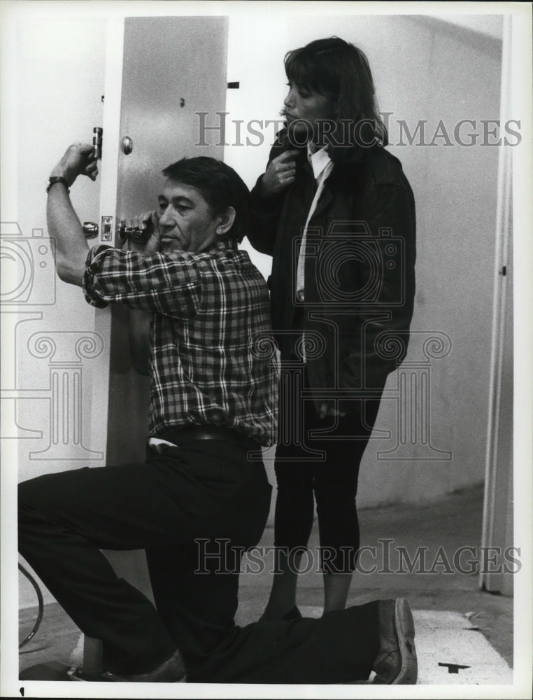 1986 Press Photo Karen Allen, Sam Vishos in Alfred Hitchcock Presents - Historic Images