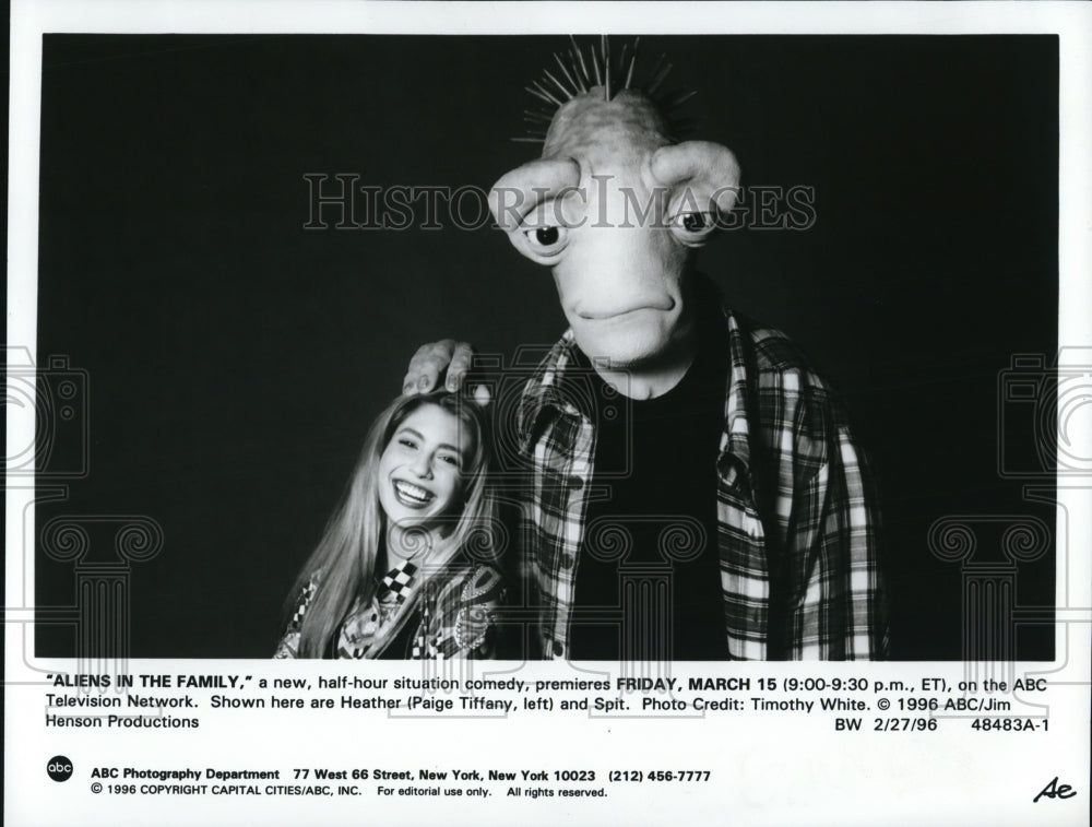 1996 Press Photo Page Tiffany &amp; Spit in Aliens in the Family - cvp54280 - Historic Images